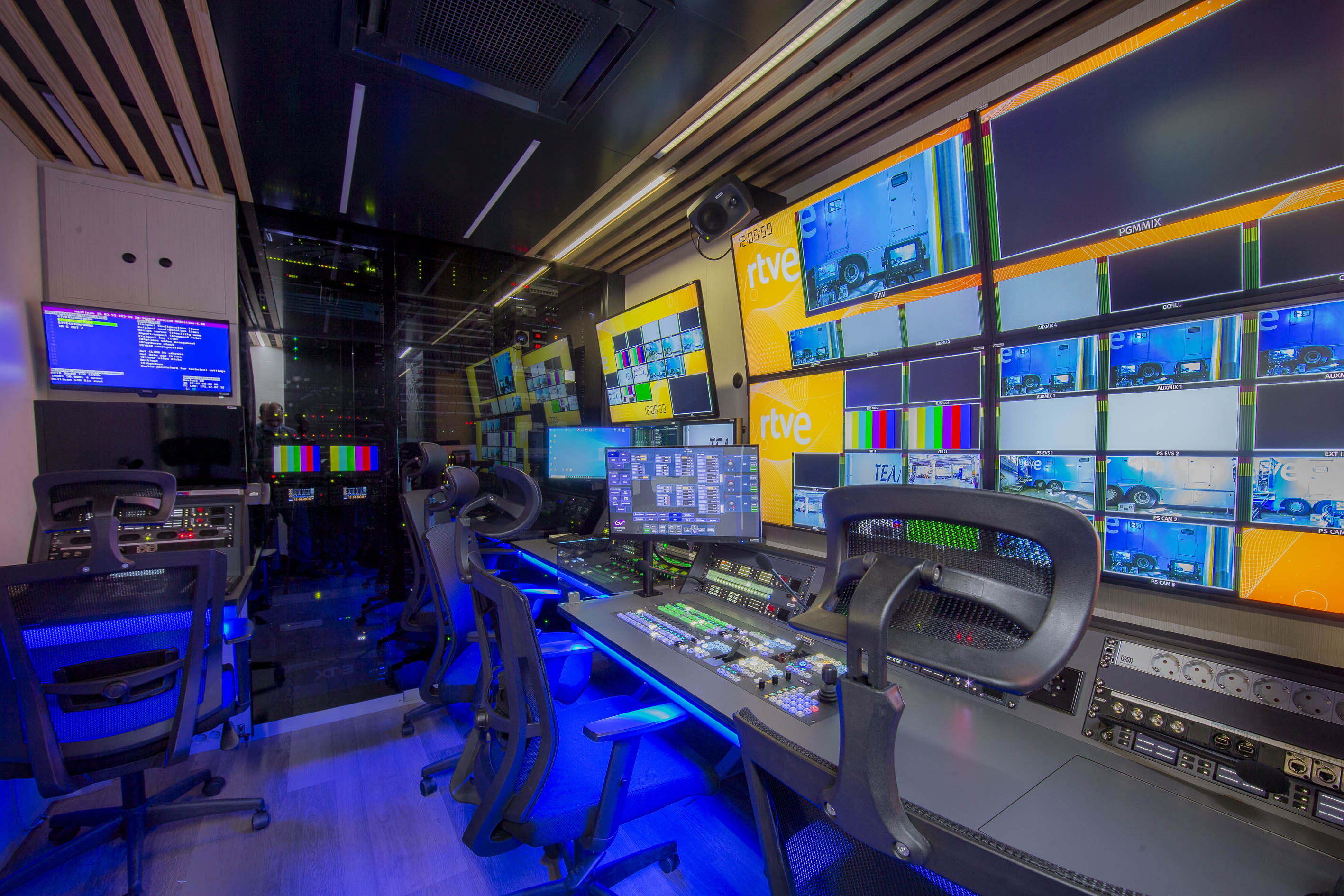 Radio Televisión Española has just released four HD-SDI high definition mobile units