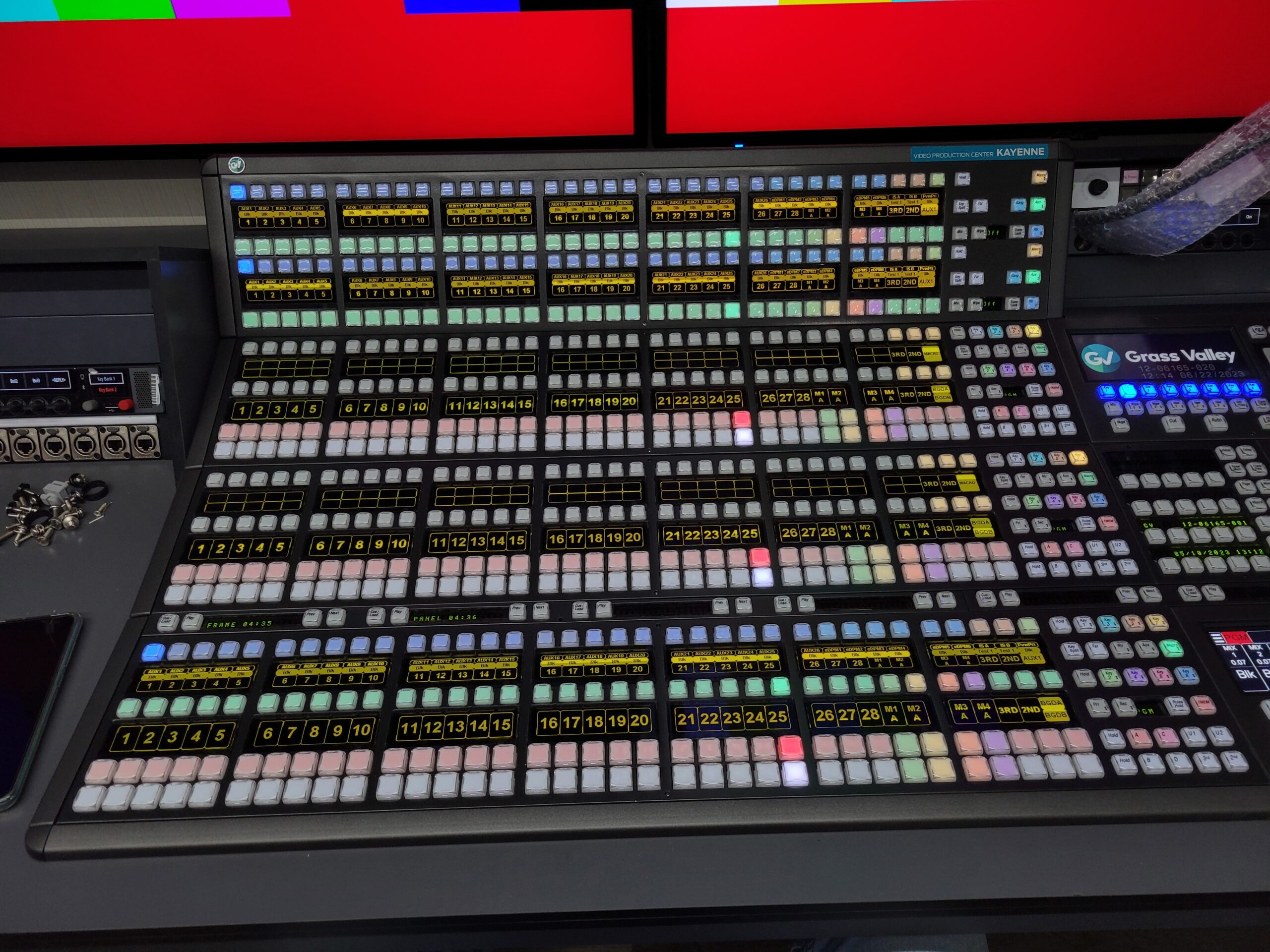 Crosspoint helps RTVE to complete the transition to Ultra-High Definition and HDR for its OB van H-01